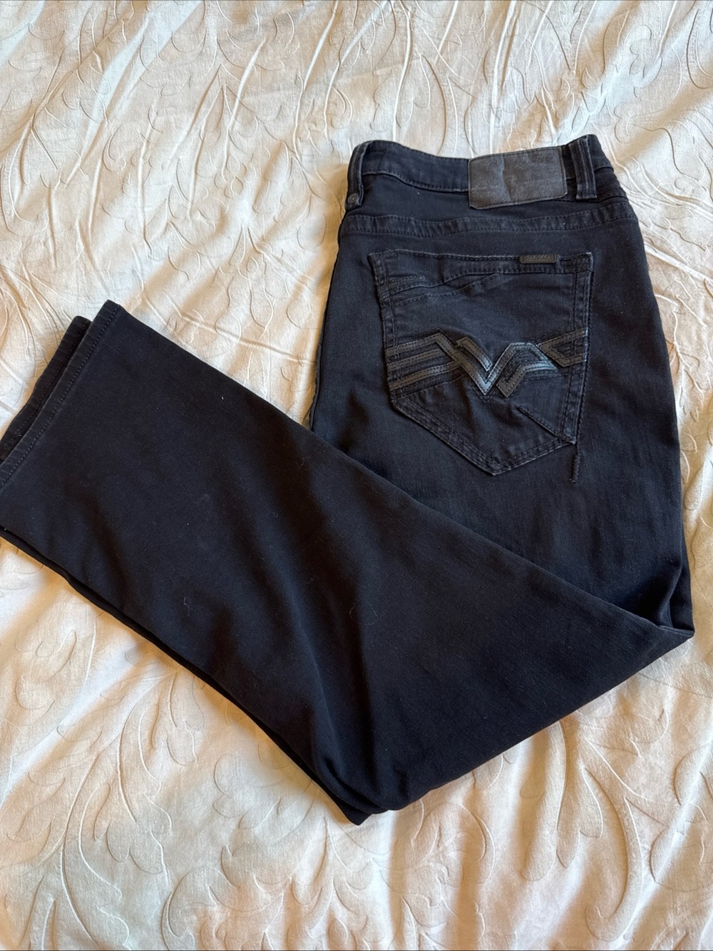 Men’s Black Savage by Buckle black straight leg stretch jeans. NWOT 36x30